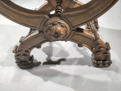 Paire d'importants fauteuils curule en bois...