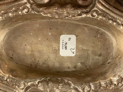 Covered oval jardinière in chased silver,...