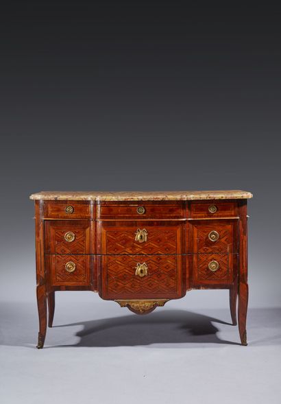 Chest of drawers in diamond and quartefoil...