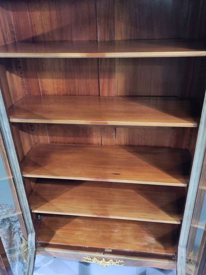Bibliothèque en bois de placage à décor en...