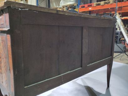 Chest of drawers in diamond and quartefoil...
