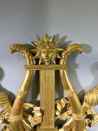 Paire d'éléments décoratifs en bois sculpté...