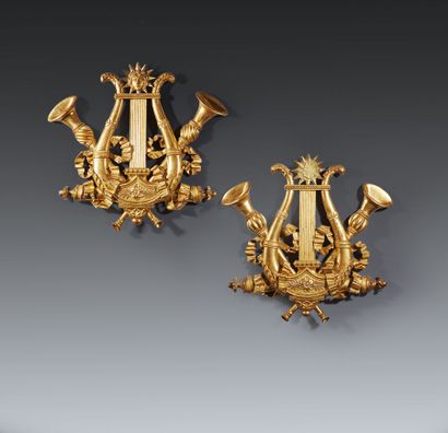 Paire d'éléments décoratifs en bois sculpté...