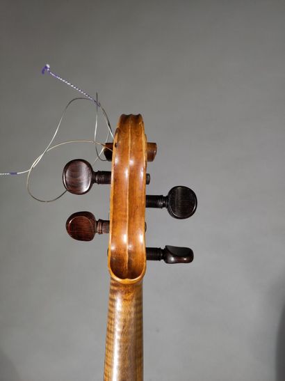 Violon français fait à la fin du XIXe siècle
Portant...