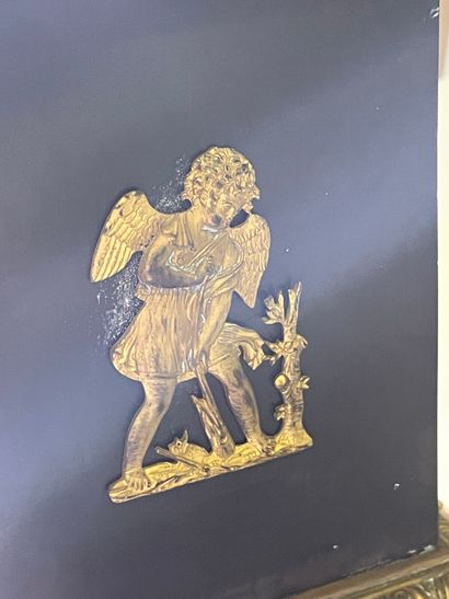 Suite de quatre vases Médicis en bronze doré...