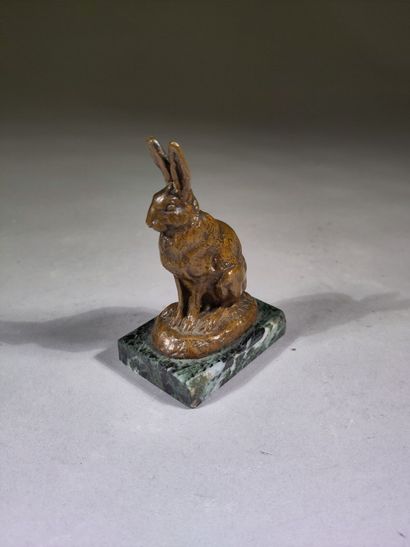 Antoine-Louis BARYE (1795-1875) 
Lièvre assis
Bronze...