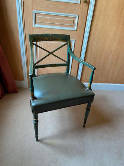 Suite de quatre fauteuils en vernis européen...