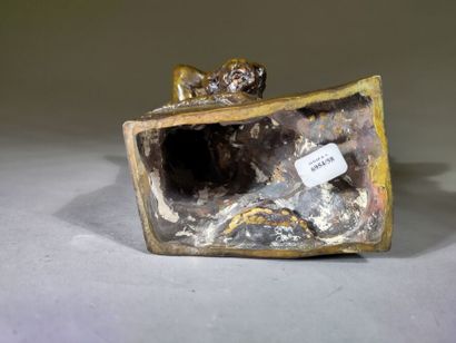 Raymonde MARTIN (1887-1977)
Baby's toilet
Bronze...