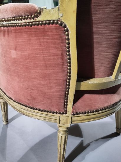 Molded and painted wood Bergère, with cabriolet...
