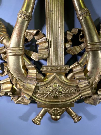 Paire d'éléments décoratifs en bois sculpté...