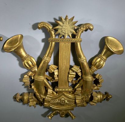 Paire d'éléments décoratifs en bois sculpté...