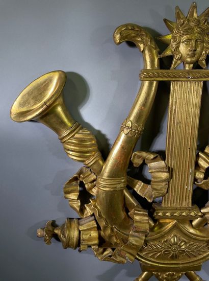 Paire d'éléments décoratifs en bois sculpté...