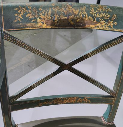 Suite de quatre fauteuils en vernis européen...