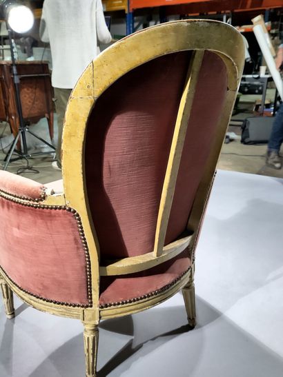 Molded and painted wood Bergère, with cabriolet...