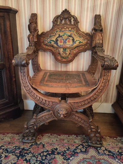 Paire d'importants fauteuils curule en bois...