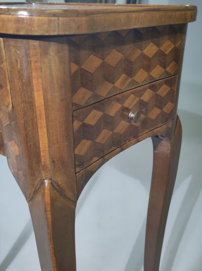 Writing table in cube marquetry (all sides)...