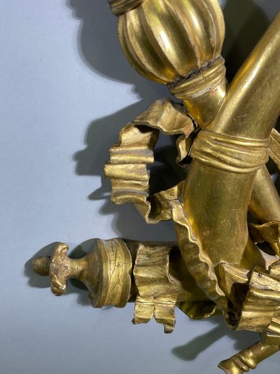 Paire d'éléments décoratifs en bois sculpté...