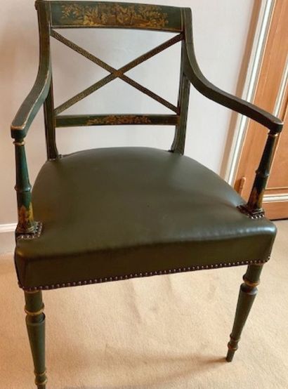 Suite de quatre fauteuils en vernis européen...