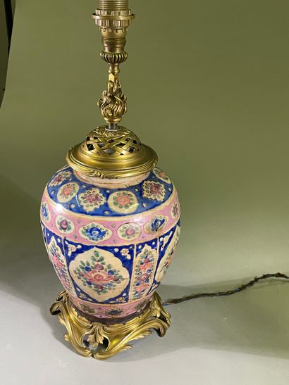 IRAN, Qadjar
Glazed ceramic jug with polychrome...