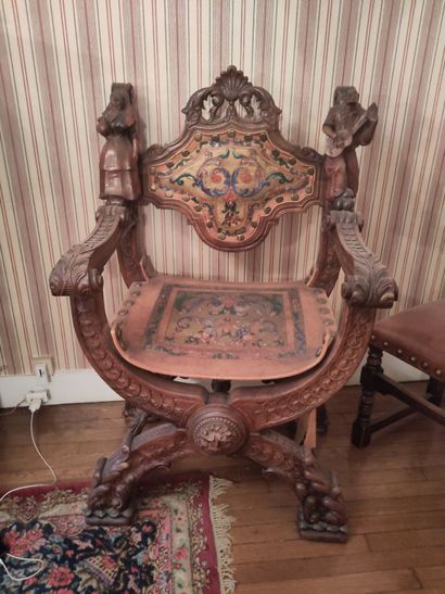 Paire d'importants fauteuils curule en bois...
