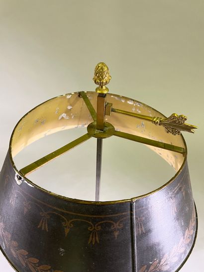 Lampe bouillotte en bronze doré, à trois...