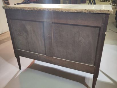Mottled and molded mahogany chest of drawers,...