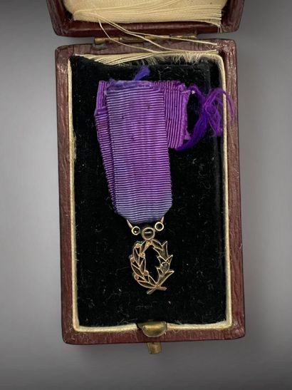 Quatre décorations :
- Légion d'honneur,...