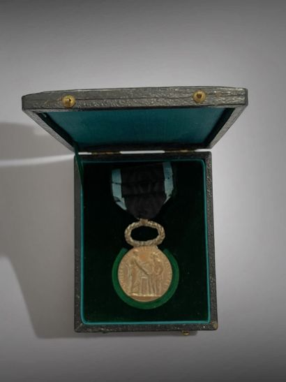 Quatre médailles : 
- Médaille de Bravoure,...