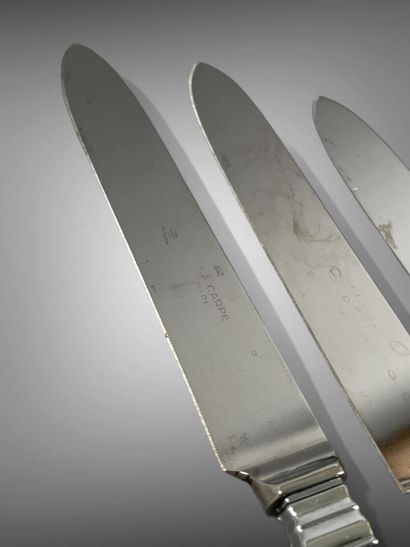 Partie de ménagère de couverts en métal
