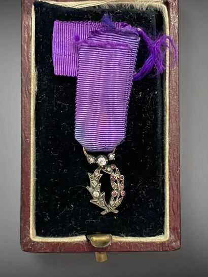 Quatre décorations :
- Légion d'honneur,...