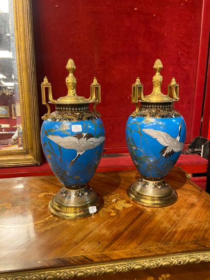 Dans le goût de BARBEDIENNE
Paire de vases...