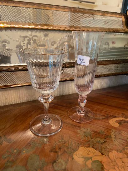 Parties de services de verres en verre et...