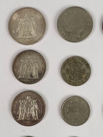 Lot de quatorze pièces, 50 F., 10 F., dirhams,...