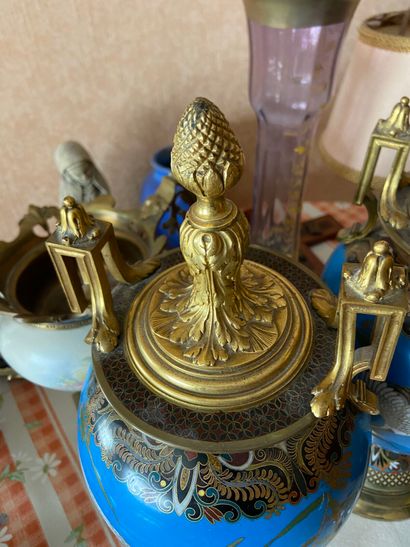 Dans le goût de BARBEDIENNE
Paire de vases...