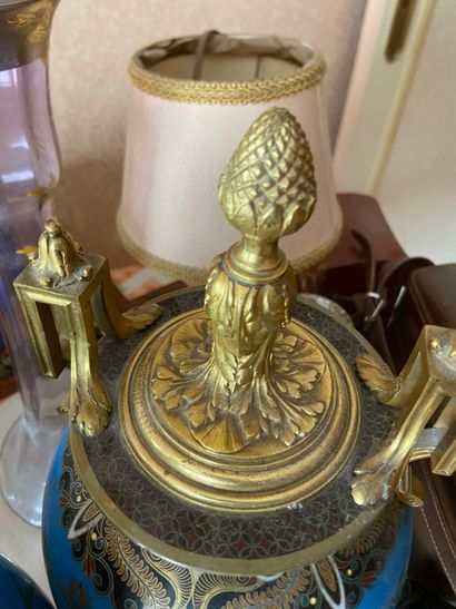 Dans le goût de BARBEDIENNE
Paire de vases...