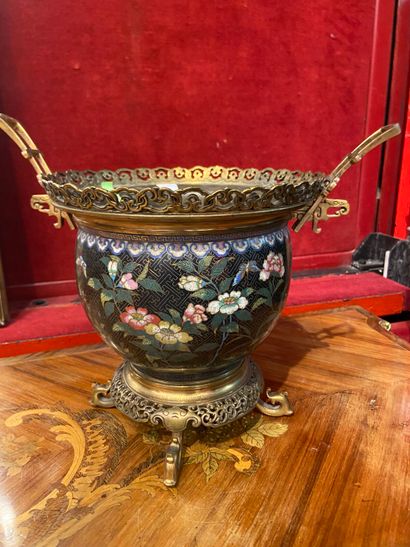 Ferdinand BARBEDIENNE 
Vase en métal cloisonné...