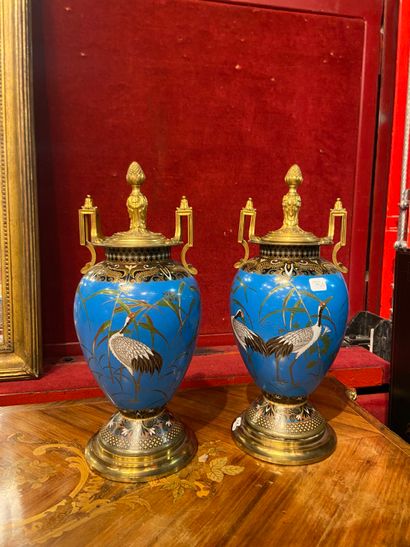 Dans le goût de BARBEDIENNE
Paire de vases...
