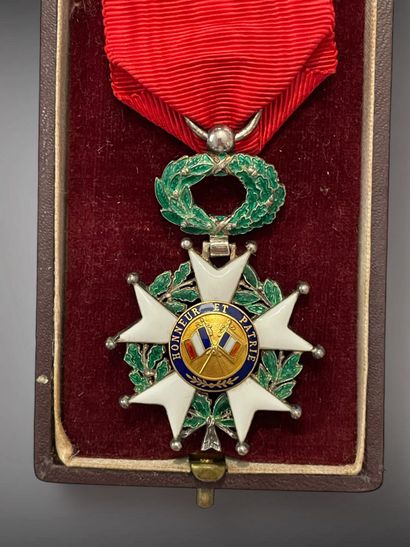Quatre décorations :
- Légion d'honneur,...