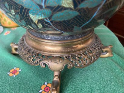 Ferdinand BARBEDIENNE 
Vase en métal cloisonné...
