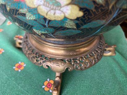 Ferdinand BARBEDIENNE 
Vase en métal cloisonné...