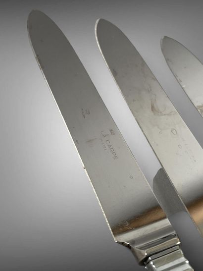 Partie de ménagère de couverts en métal