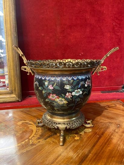 Ferdinand BARBEDIENNE 
Vase en métal cloisonné...