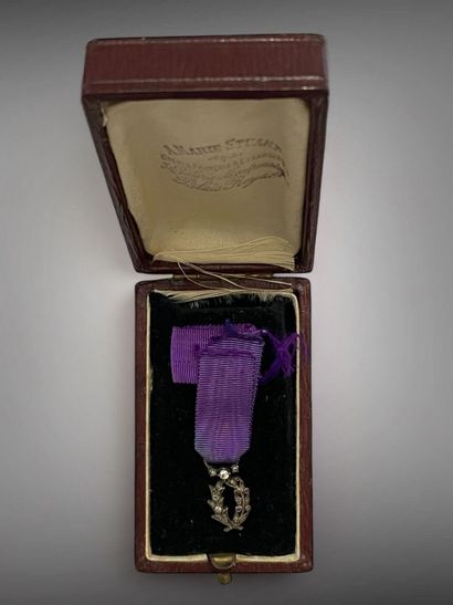 Quatre décorations :
- Légion d'honneur,...