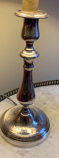 Paire de flambeaux en métal argenté, le fût...