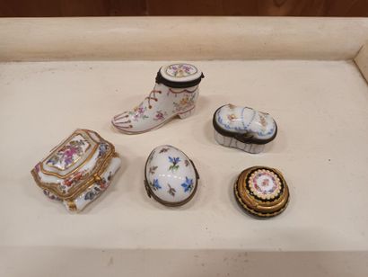 Lot de porcelaines et faïences
(Accident...