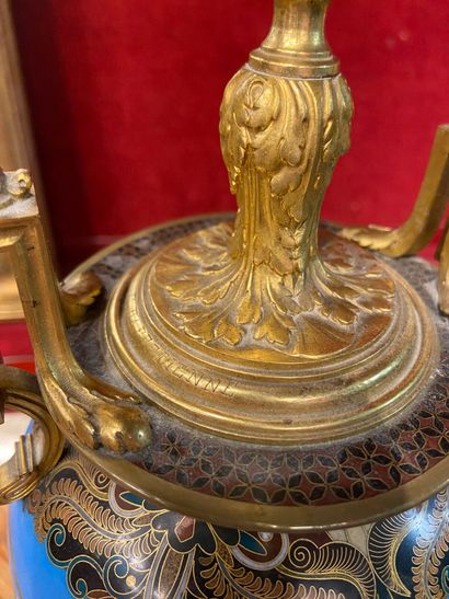 Dans le goût de BARBEDIENNE
Paire de vases...