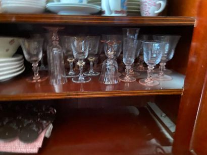 Parties de services de verres en verre et...