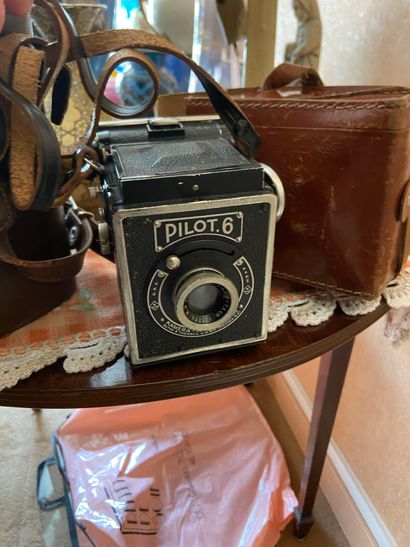 Lot d'appareils photographiques 
ON Y JOINT...