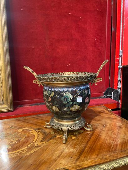 Ferdinand BARBEDIENNE 
Vase en métal cloisonné...