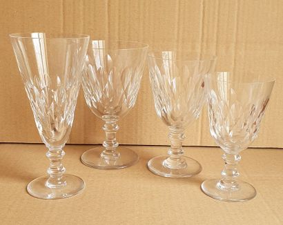 BACCARAT, modèle Armagnac
Service de verres...